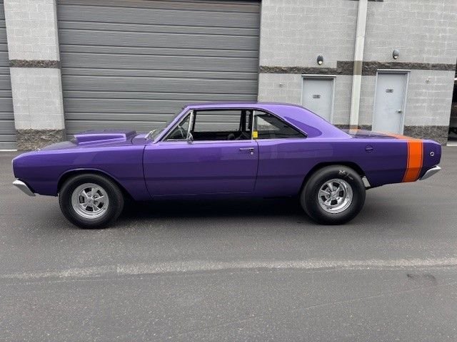 Dodge-Dart-1968-Plum-Crazy-black-10
