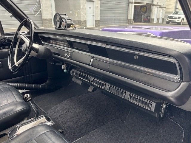 Dodge-Dart-1968-Plum-Crazy-black-14