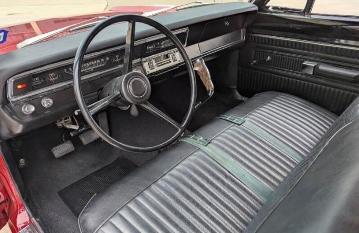 Dodge-Dart-1969-Red-White-Stripes-Black-Vinyl-2