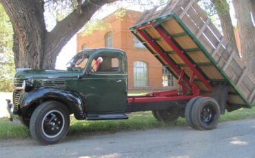 Dodge-Dump-truck-1947-green-and-black-black-and-brown