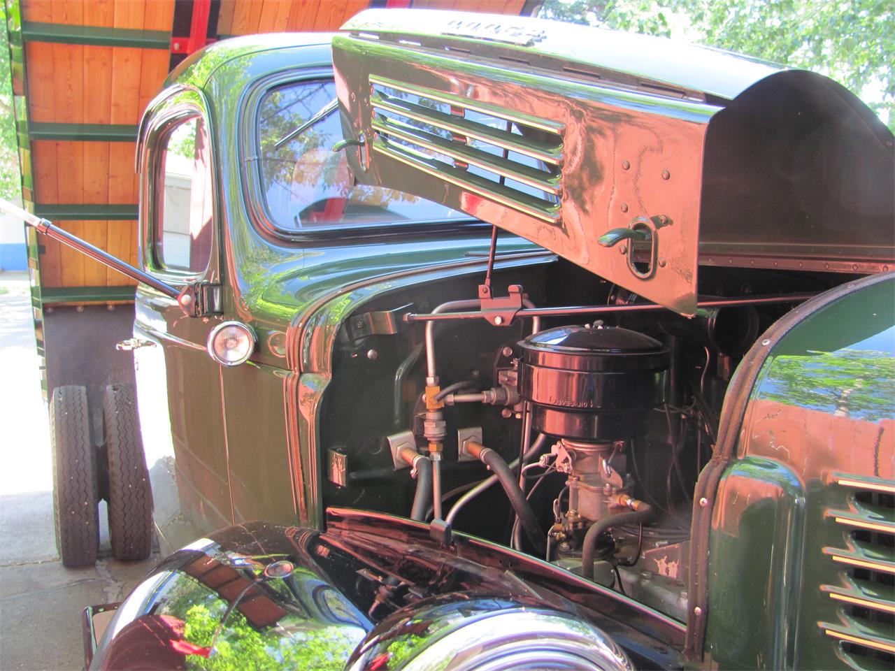 Dodge-Dump-truck-1947-green-and-black-black-and-brown-75