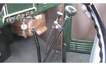 Dodge-Dump-truck-1947-green-and-black-black-and-brown-83