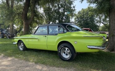Dodge-Lancer-1961-Lime-Green-Black-2