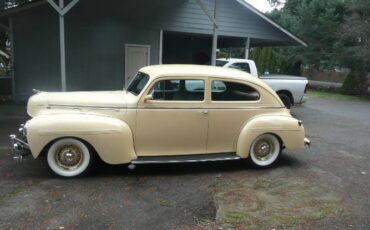 Dodge-Other-1940-Yellow-Beige