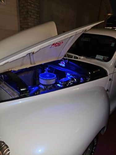 Dodge-Other-1942-Pearl-White-5