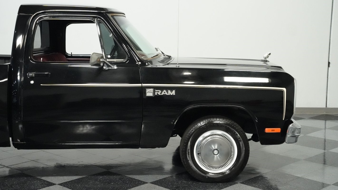 Dodge-Other-Pickups-1983-Pickup-Truck-27