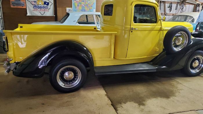 Dodge-Pickup-1938-Yellow