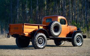 Dodge-Power-Wagon-1968-Pickup-2