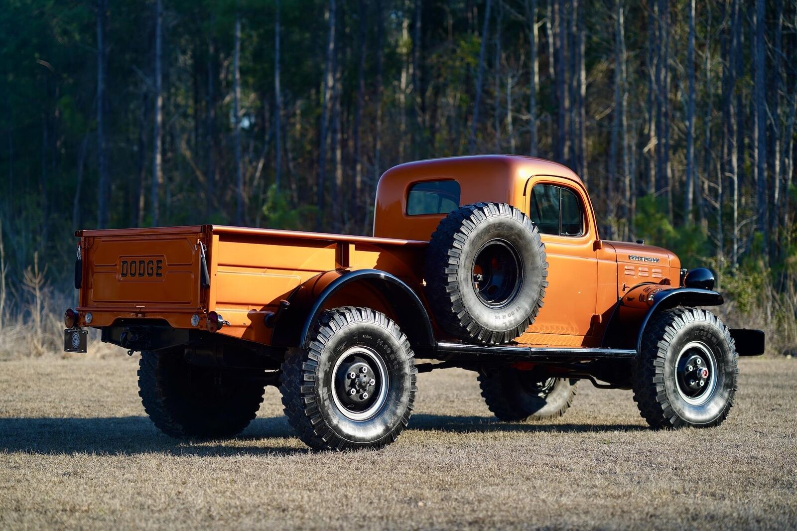 Dodge-Power-Wagon-1968-Pickup-2