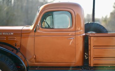 Dodge-Power-Wagon-1968-Pickup-30