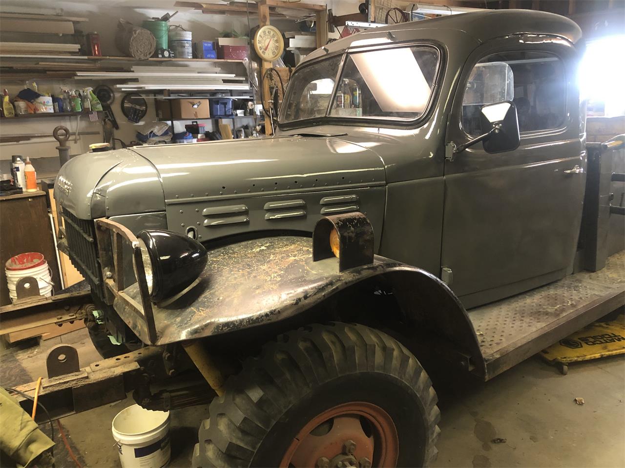 Dodge-Power-wagon-1946-grey-black-1