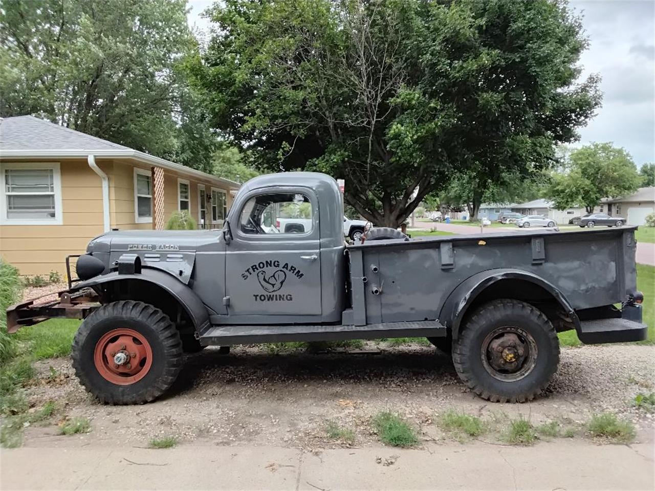 Dodge-Power-wagon-1946-grey-black