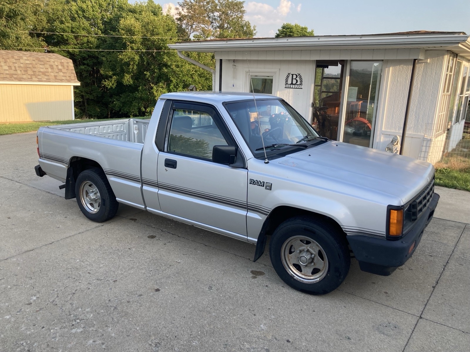 Dodge-Ram-50-1989