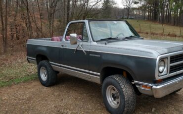 Dodge-Ramcharger-1980-SUV-17