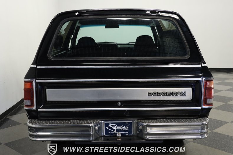 Dodge-Ramcharger-1986-Black-Black-11