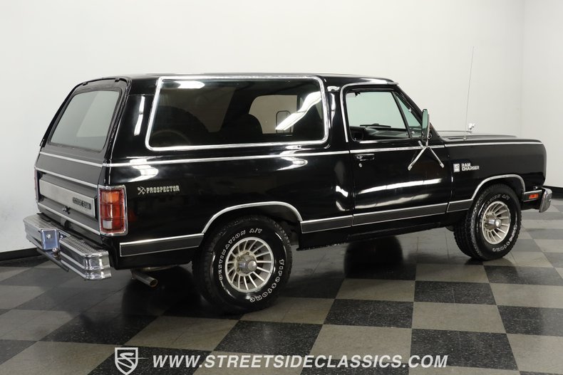 Dodge-Ramcharger-1986-Black-Black-14