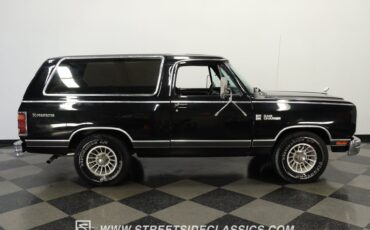 Dodge-Ramcharger-1986-Black-Black-15