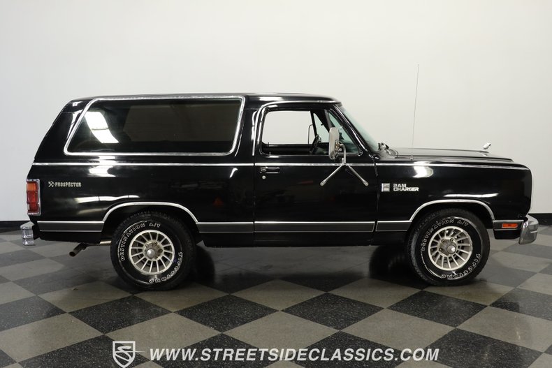 Dodge-Ramcharger-1986-Black-Black-15