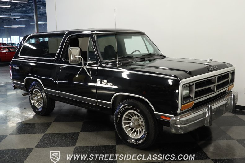 Dodge-Ramcharger-1986-Black-Black-16