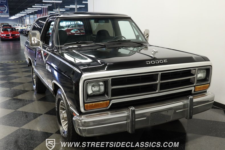Dodge-Ramcharger-1986-Black-Black-17