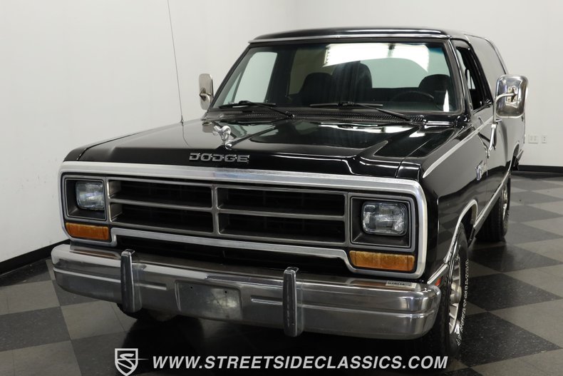 Dodge-Ramcharger-1986-Black-Black-19