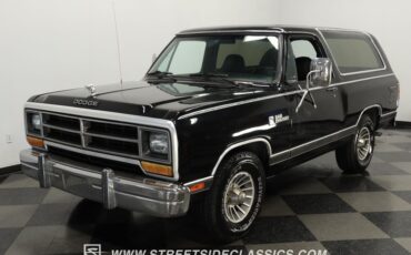 Dodge-Ramcharger-1986-Black-Black-20