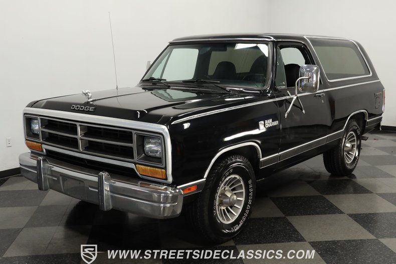 Dodge-Ramcharger-1986-Black-Black-20