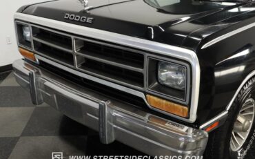 Dodge-Ramcharger-1986-Black-Black-21