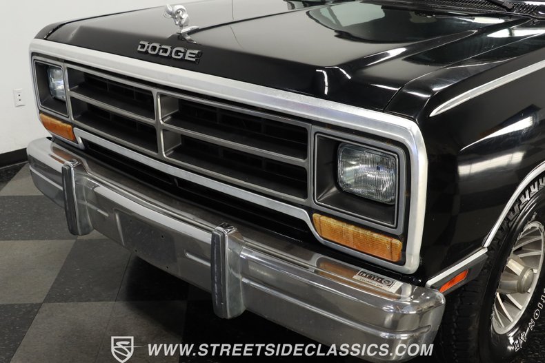 Dodge-Ramcharger-1986-Black-Black-21
