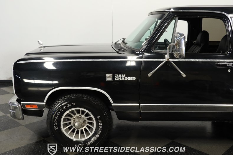 Dodge-Ramcharger-1986-Black-Black-25
