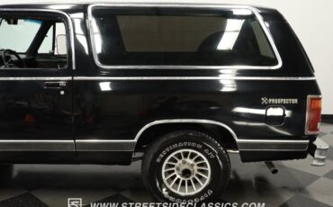 Dodge-Ramcharger-1986-Black-Black-26