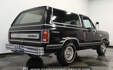 Dodge-Ramcharger-1986-Black-Black-4