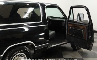 Dodge-Ramcharger-1986-Black-Black-47