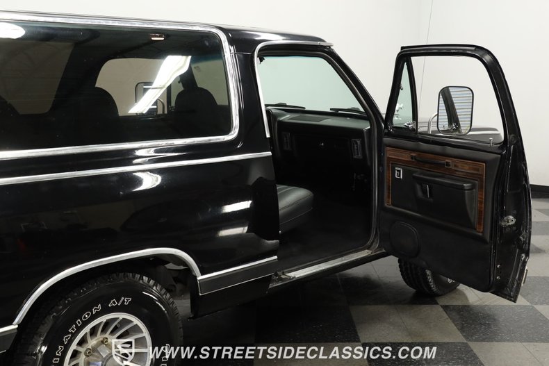 Dodge-Ramcharger-1986-Black-Black-47