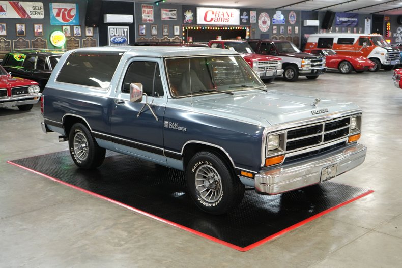 Dodge-Ramcharger-1987-Light-Blue-Light-Blue-18