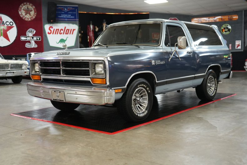 Dodge-Ramcharger-1987-Light-Blue-Light-Blue-21