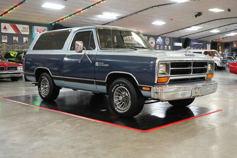 Dodge-Ramcharger-1987-Light-Blue-Light-Blue-25