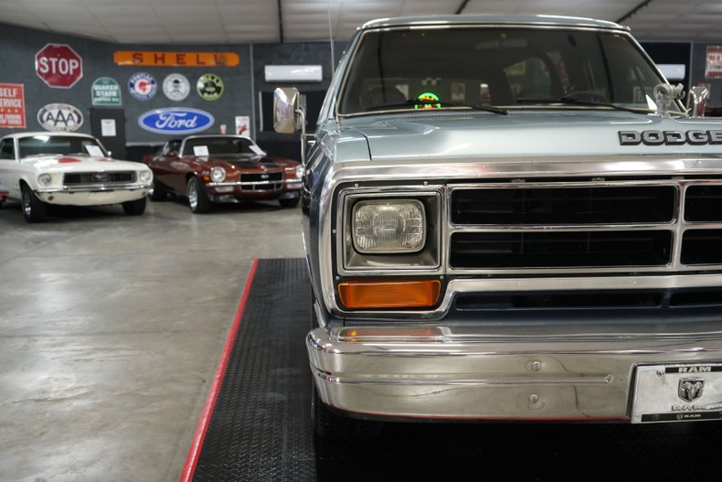 Dodge-Ramcharger-1987-Light-Blue-Light-Blue-29