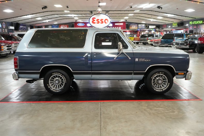 Dodge-Ramcharger-1987-Light-Blue-Light-Blue-8