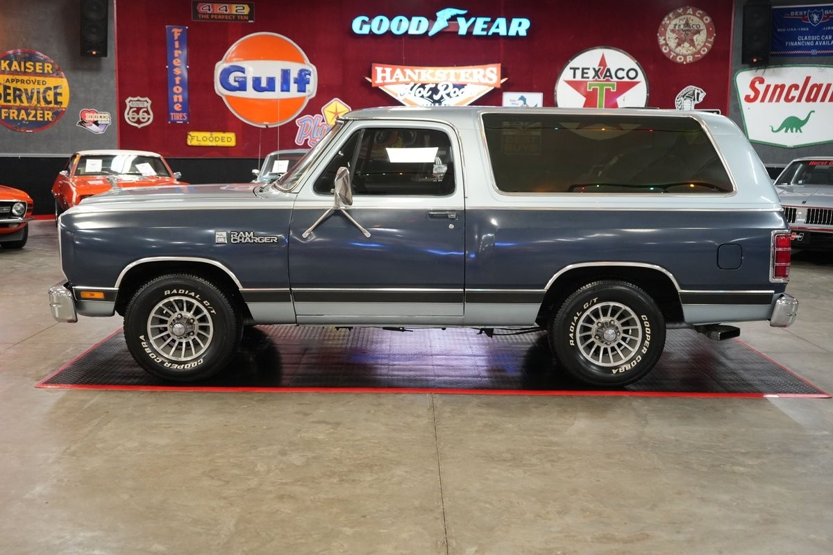 Dodge-Ramcharger-1987-SUV-2