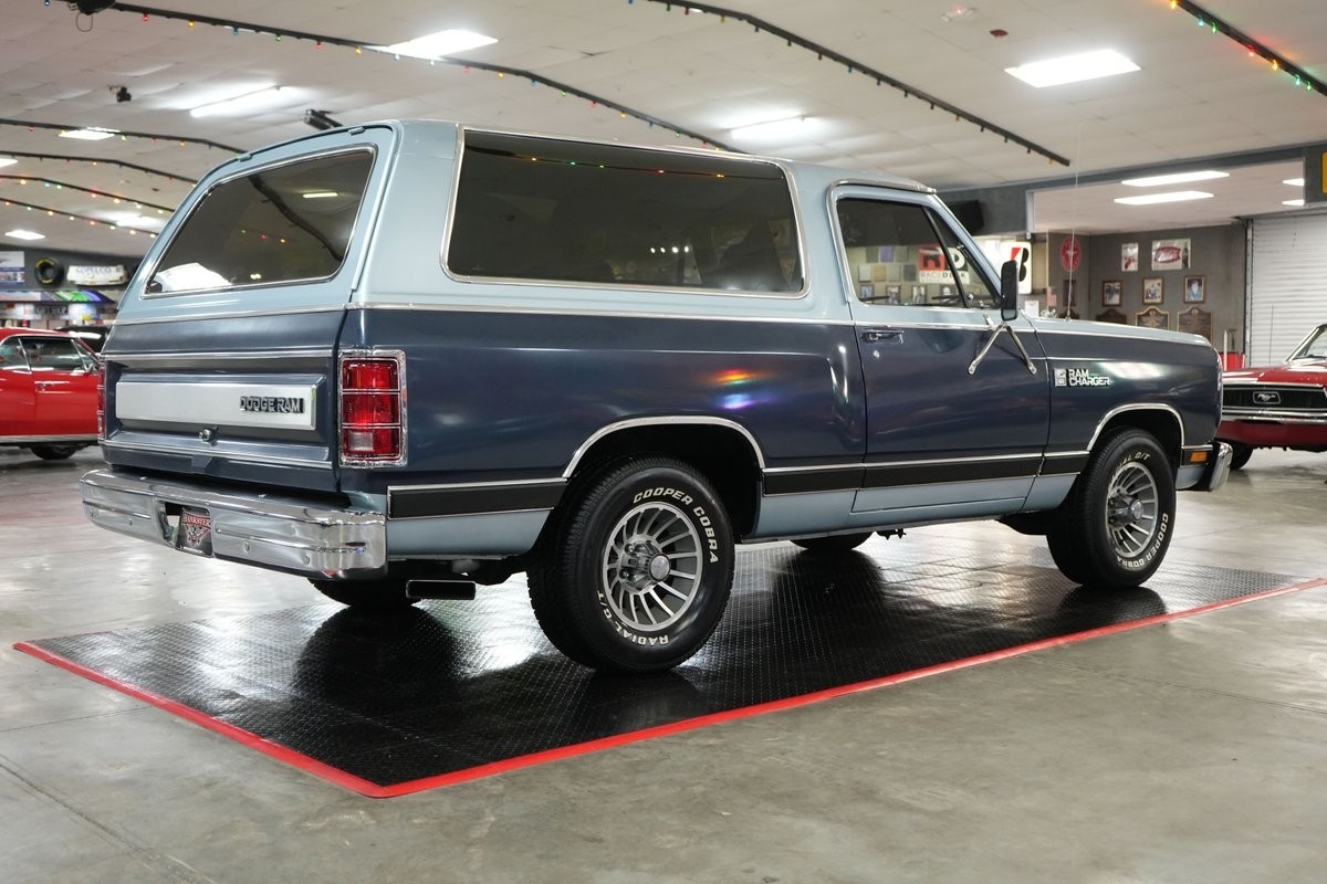 Dodge-Ramcharger-1987-SUV-21