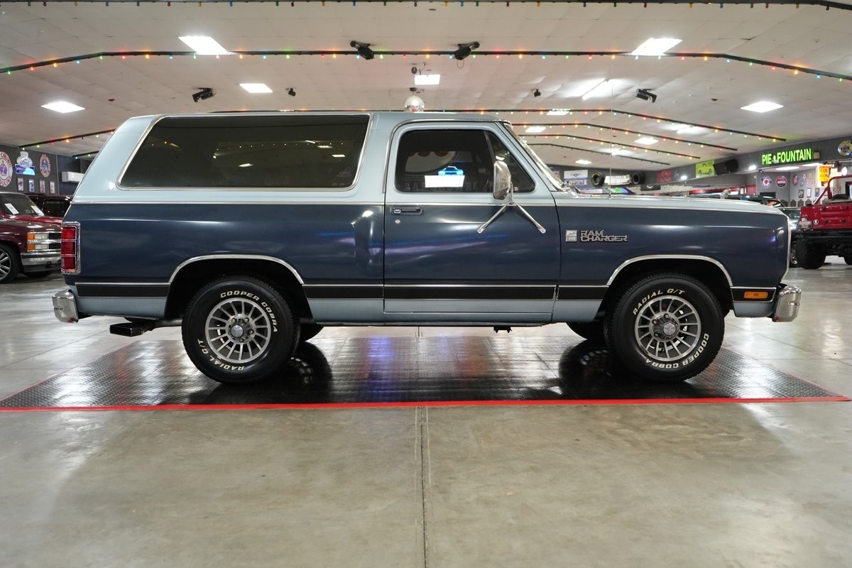 Dodge-Ramcharger-1987-SUV-22
