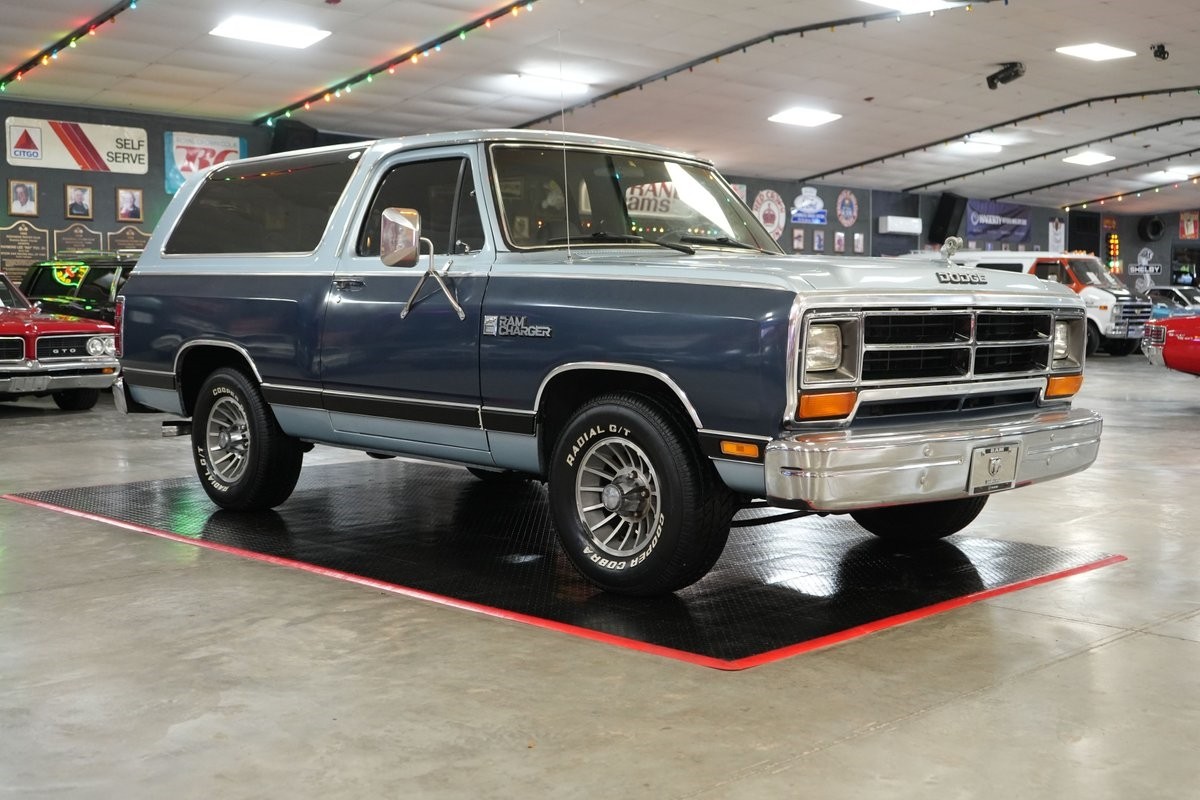 Dodge-Ramcharger-1987-SUV-23