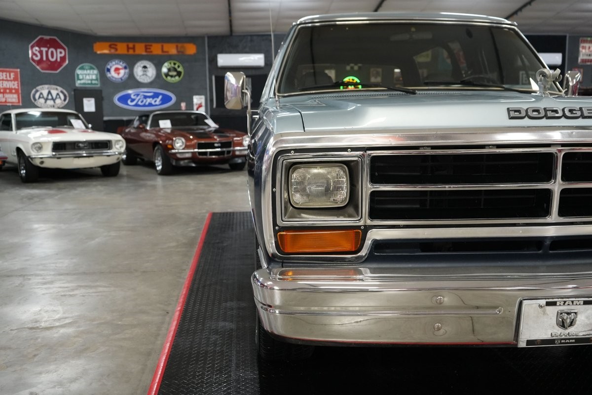 Dodge-Ramcharger-1987-SUV-27