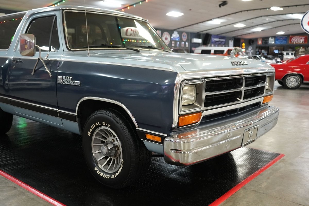 Dodge-Ramcharger-1987-SUV-28