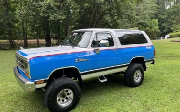 Dodge-Ramcharger-1990-Blue-and-white-Black-1