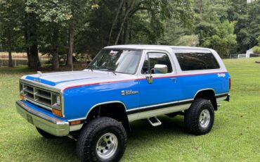 Dodge-Ramcharger-1990-Blue-and-white-Black