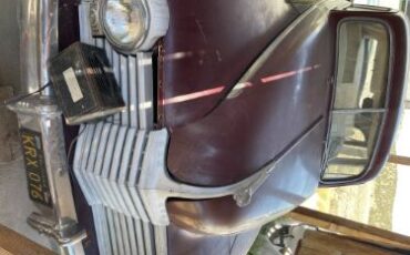 Dodge-Sedan-1942-Maroon-Tan-10