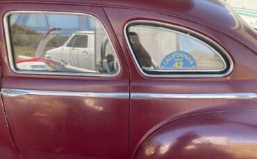 Dodge-Sedan-1942-Maroon-Tan-2