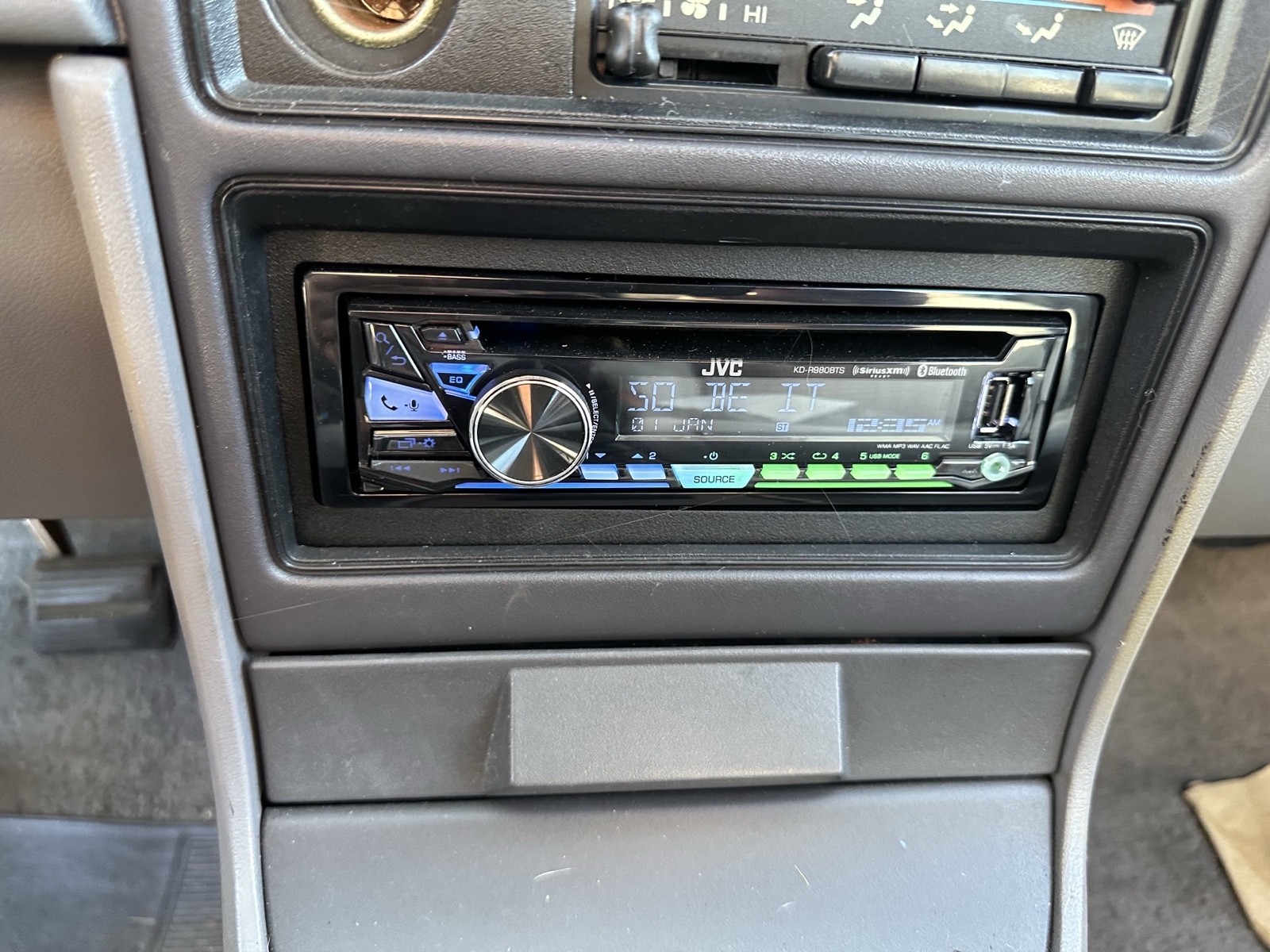 Dodge-Spirit-1992-Sedan-10